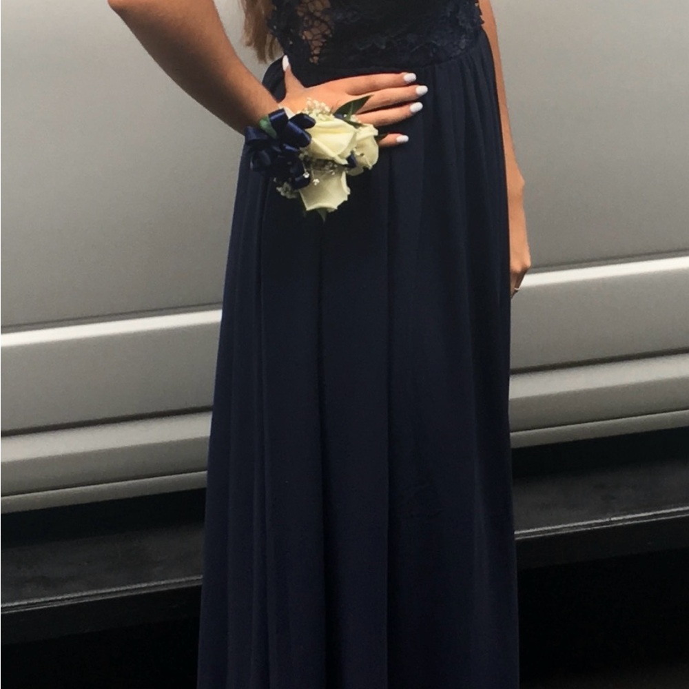 Elegant Navy Blue Lace Evening Gown